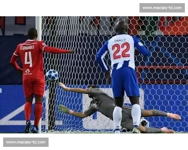 国米补时绝杀逆转，多特险胜暴露防线隐患