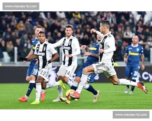 球迷的狂热！意甲赛场见证最动人的一幕幕